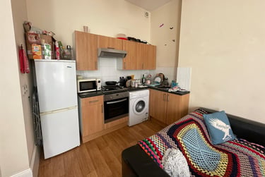 2 bed flat, 17 Woodland Terrace,, Greenbank, Plymouth, PL48NL - Image 3